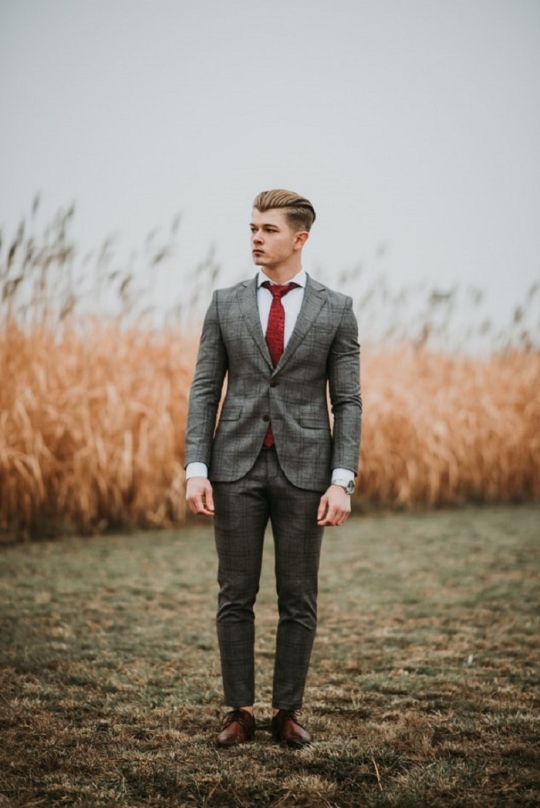 What is a Tailored suit and how does a tailor make?