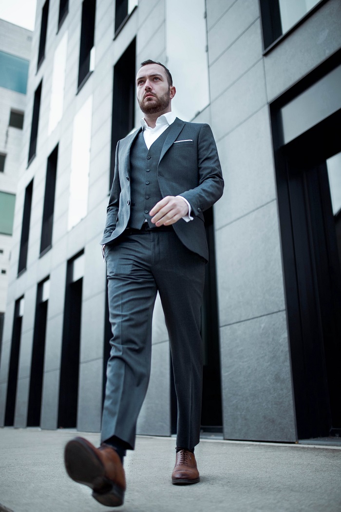 how to wear a three piece suit